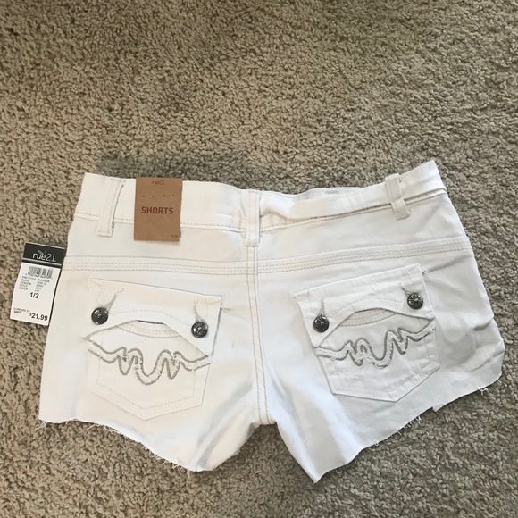 NWT white shorts - Picture 2 of 2